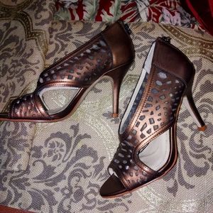 Tahari Formal Pumps with cutout and zipper details